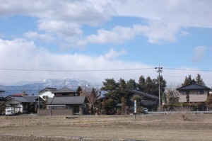 毎朝の散歩コースから見る山屋